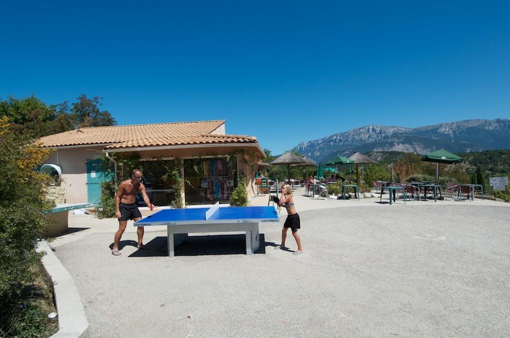 Camping Le Couriou Recoubeau-Jansac Exterior foto